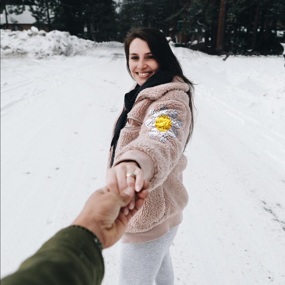 🛍 2nd Hand Treasures, LLC - Picture 2 of 3